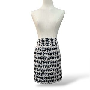 Ann Taylor Black and Tan Hoodstooth Mini Skirt size 4 (E17)‎